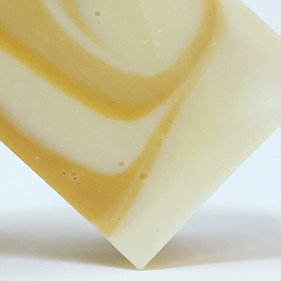 DANCING IN THE SUN #57 Zitrusseife mit Kakaobutter und Mandelöl, beduftet, 140 g