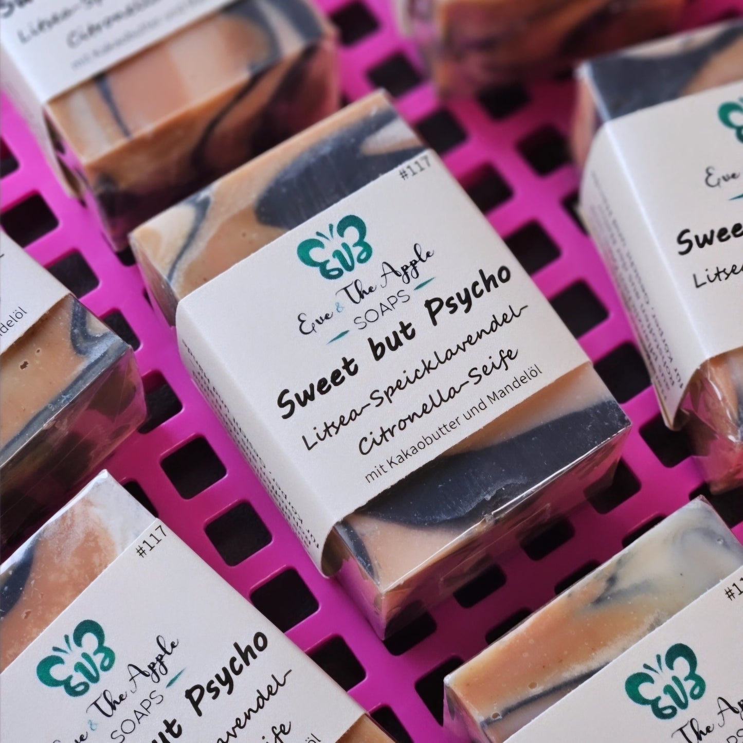 SWEET BUT PSYCHO #117 Litsea-Speicklavendel-Citronella-Seife ART SOAP mit Kakaobutter und Mandelöl, beduftet, 130 g