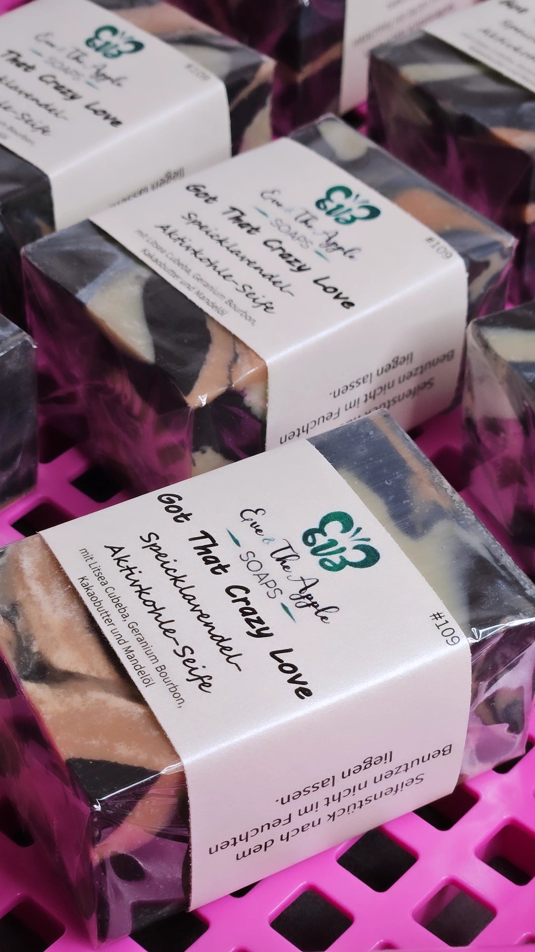 GOT THAT CRAZY LOVE #109 Speicklavendel-Aktivkohle-Seife ART SOAP mit Litsea Cubeba, Geranium Bourbon, Kakaobutter und Mandelöl, beduftet, 140 g