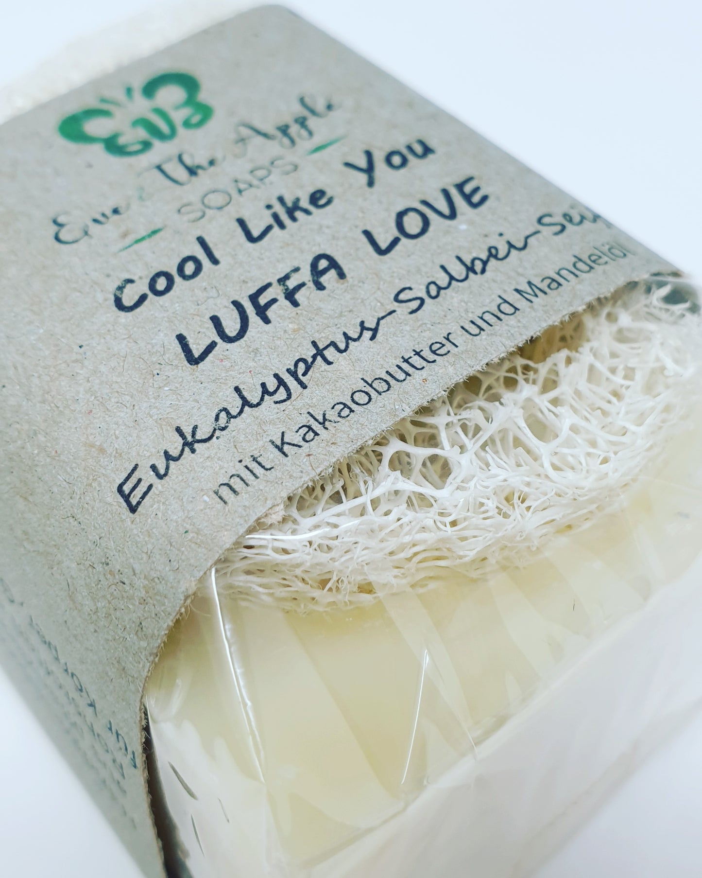 COOL LIKE YOU #62 LUFFA LOVE EDITION Eukalyptus-Salbei-Seife mit Kakaobutter, Mandelöl und Luffa-Scheibe, beduftet, 140 g