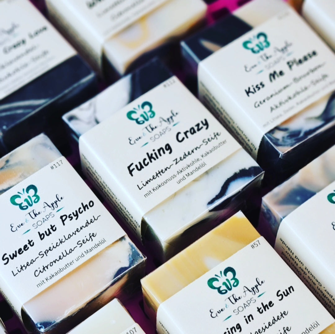 FUCKING CRAZY #112 Limetten-Zedern-Seife ART SOAP mit Kokosnuss-Aktivkohle, Kakaobutter und Mandelöl, beduftet, 140 g