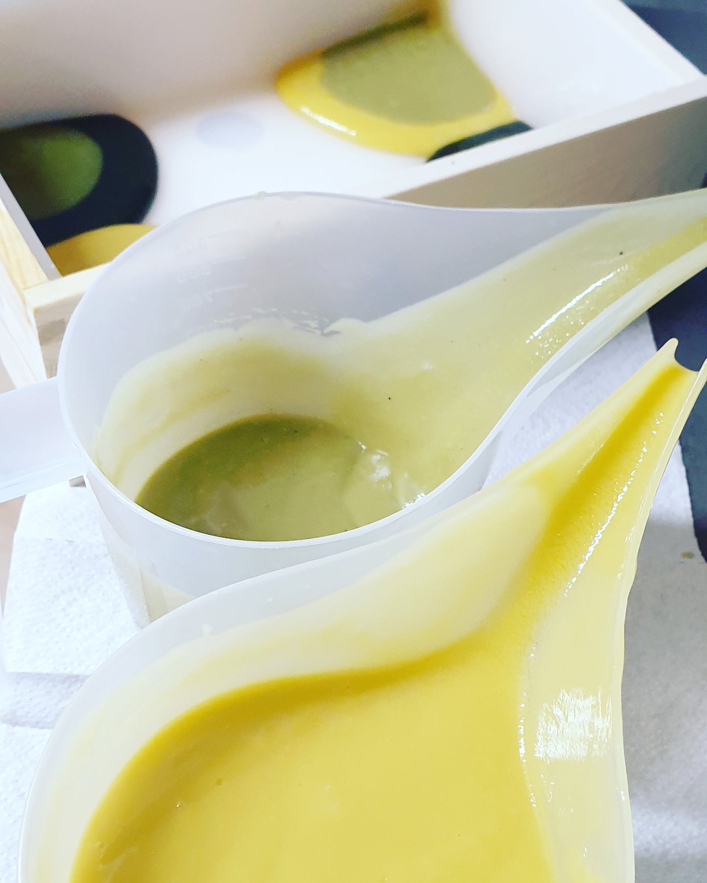 LIGHT UP THE SKY #28 Lemongras-Citronella-Olivenölseife mit Zeder, Heilkreide und Mandelöl, beduftet, 130 g