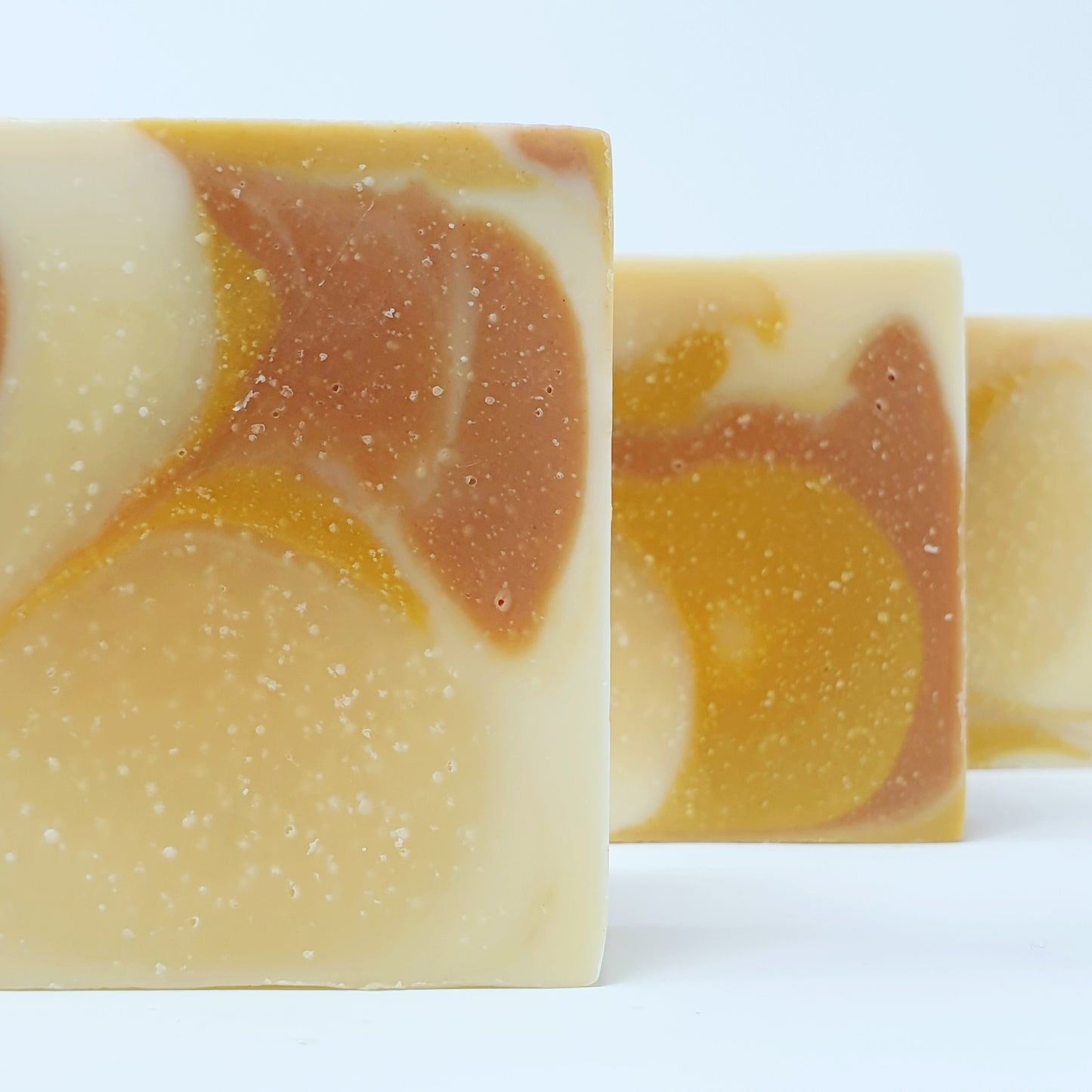 HAPPY BLUSH #3 Süßorangen-Litsea-Seife mit Kakaobutter und Mandelöl, beduftet, 130 g